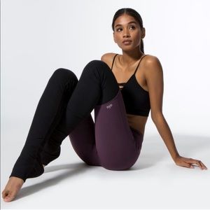 Alo Yoga Eggplant Goddess Ribbed Leggings